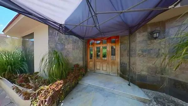 Hermosa residencia en calle cerrada en fraccionamiento