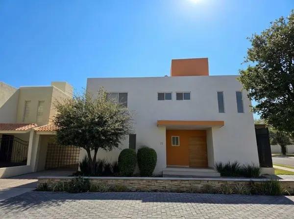 CASA EN VENTA EN PUERTA REAL, CORREGIDORA, AMPLIOS ESPACIOS