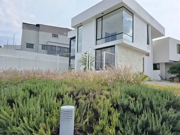 VENTA DE CASA EN FRACCIONAMIENTO CAÑADAS DEL ARROYO