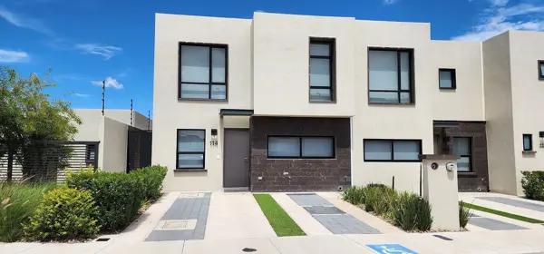 Casa en venta en Zakia, con 4 Recámaras una de ellas en Planta Baja