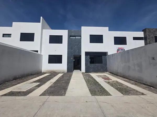 CASA EN VENTA EN 4 RECÁMARAS, UNA EN PLANTA BAJA, Y JARDÍN.