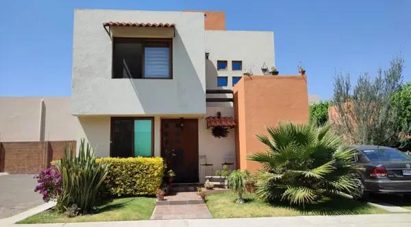VENTA  CASA EN PUERTA REAL RESIDENCIAL, 3 recámaras en Corregidora, Qro