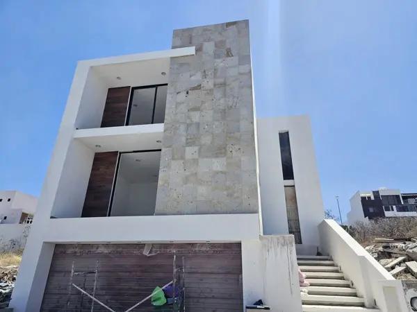 CASA EN VENTA EN ZIBATA, DENTRO DE CONDOMINIO JADE SUR