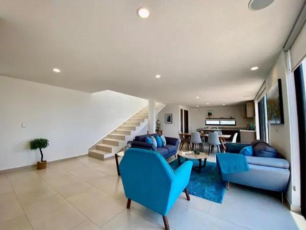 CASA EN VENTA ESTILO TOWNHOUSE EN ZARÚ