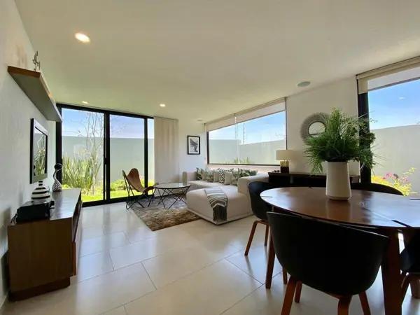VENTA DE DEPARTAMENTO CON JARDÍN AMPLIO EN L EN CIRCUITO UNIVERSIDADES