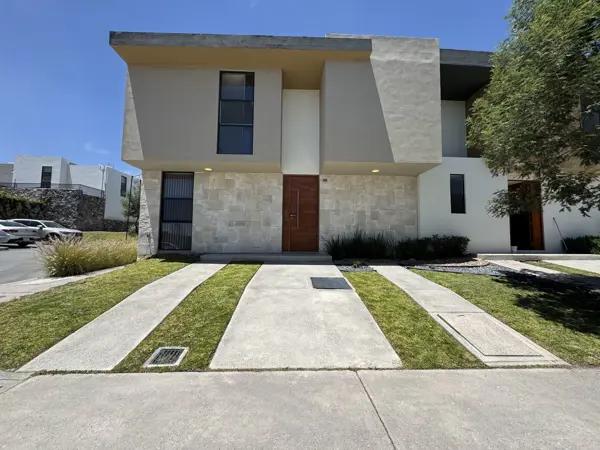 CASA EN VENTA EN ZIBATÁ, CON EXCLUSIVAS AMENIDADES