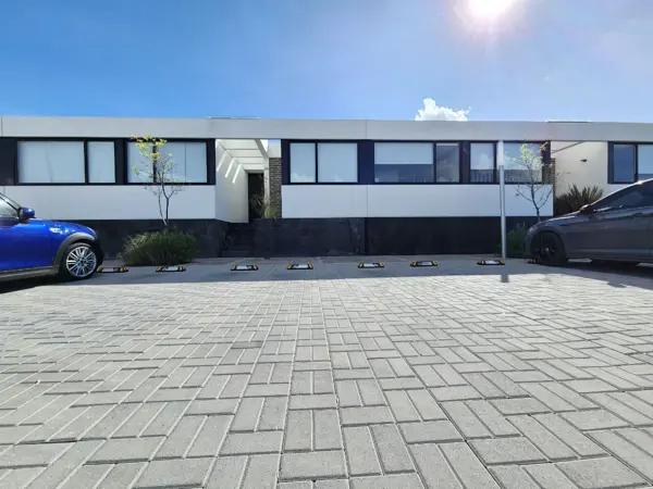 CASA EN VENTA DE 1 PISO EN ZIBATA, RESERVA HAI, 3 HABITACIONES , JARDIN PROPIO CASA EN VENTA DE 1 PISO EN ZIBATA, RESERVA HAI, 3 HABITACIONES , JARDIN PROPIO