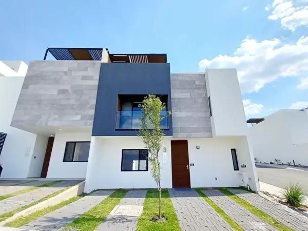CASA EN VENTA EN ZIBATÁ, Querétaro, roof garden y jardín CASA EN VENTA EN ZIBATÁ, Querétaro, roof garden y jardín