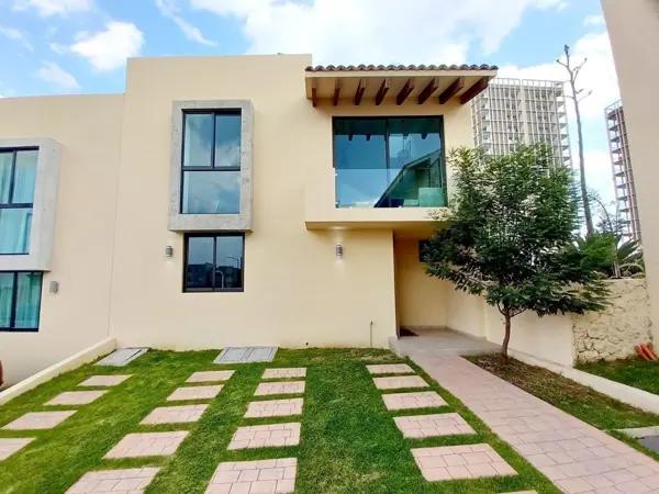 CASA EN VENTA en Zibatá, de 3 recámaras y roof garden