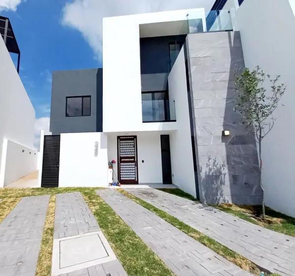 CASA EN VENTA EN ZIBATÁ, Querétaro, con opción a recámara en planta baja
