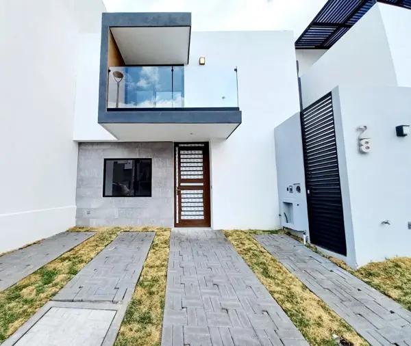 CASA EN VENTA EN ZIBATÁ Querétaro, con opción a recámara en planta baja y jardín