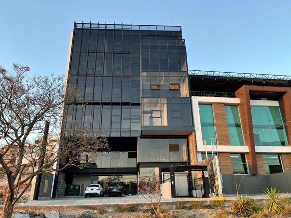 Oficina Amueblada en edificio de Loma dorada