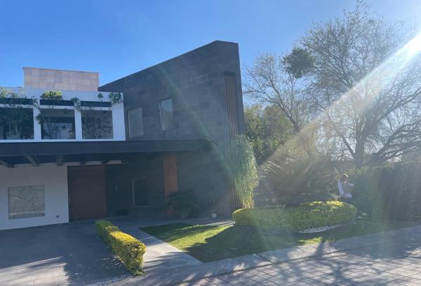 CASA VENTA JURICA CONDOMINIO  EXCLUSIVO.