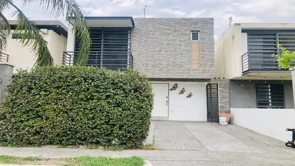 Casa en renta en Cerradas de Santa Rosa, Apodaca, Nuevo León