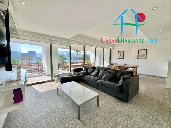 Departamento remodelado con 4 recámaras y club de playa