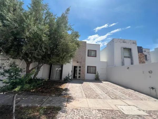 Casa en renta en Senderos, Torreón | 3 recámaras y circuito privado