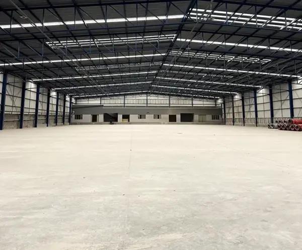 NAVE INDUSTRIAL DE 3,200 M2 CON AREA DE OFICINAS, COMEDOR Y BAÑOS PARA EMPLEADOS. EN VENTA O RENTA