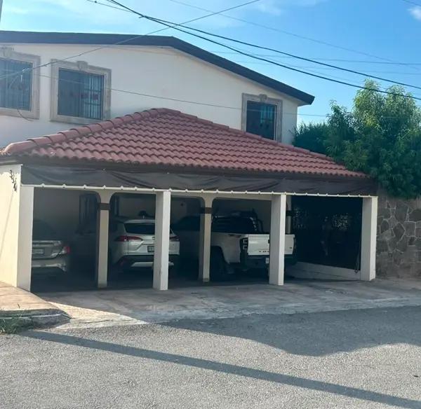 CASA EN RENTA SIN AMUEBLAR UBICADA EN ESQUINA FRACC. DOCTORES SALTILLO, COAH. FAMILIAR U OFICINAS