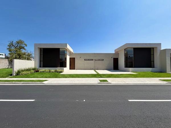 Residencia de un solo piso en Llano Grande, Metepec - Casa en Venta