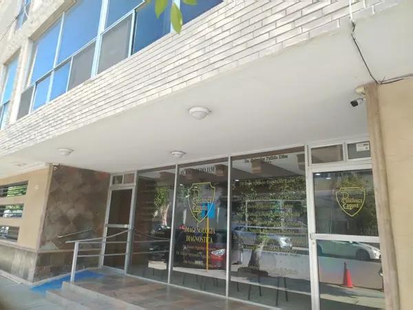 Consultorio aclientado en centro de la ciudad.
