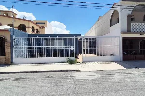 Casa en RENTA en Fracc. Lagos de 1 planta