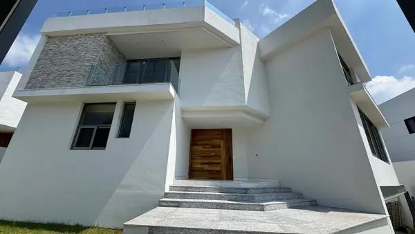 CASA NUEVA DE LUJO EN VENTA | Club de Golf Ayamonte | Alberca y Roof top