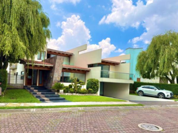 Casa en Venta en Zinacantepec: Amplia Propiedad de 4 Recámaras en El Zamarrero