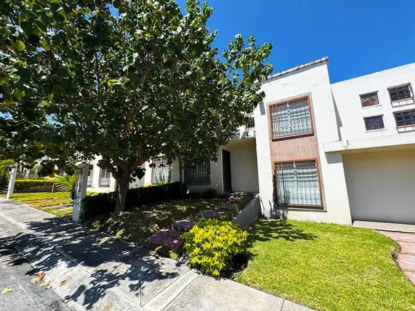 Casa en venta con alberca en Real de Santa Fe en Xochitepec Morelos