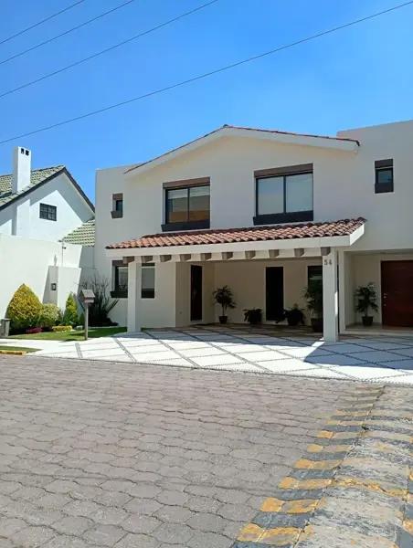 Casa en Venta en Jardines de Zavaleta, Puebla - Seguridad y Comodidad