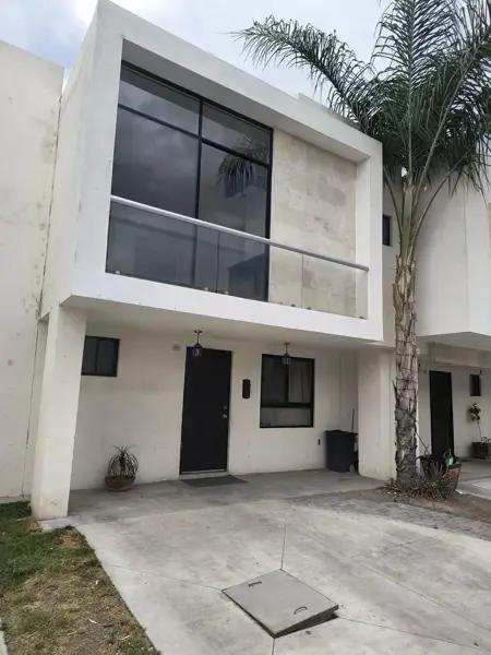 CASA EN RENTA AMUEBLADA LA CANTERA CELAYA.