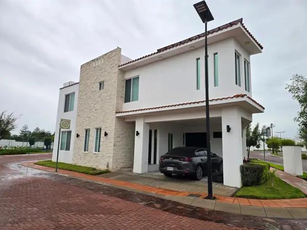 Casa amueblada en renta en Ciudad Maderas, El Marqués - 3 recámaras, 3.5 baños,amenidades exclusivas