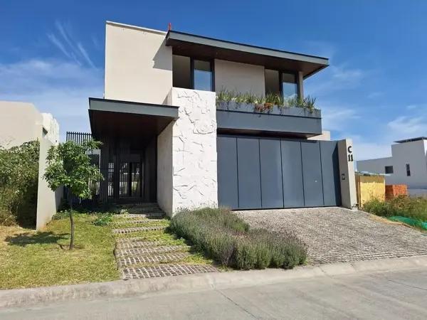 CASA EN VENTA EN EL RESIDENCIAL EL MOLINO & GOLF CASA EN VENTA EN EL RESIDENCIAL EL MOLINO & GOLF
