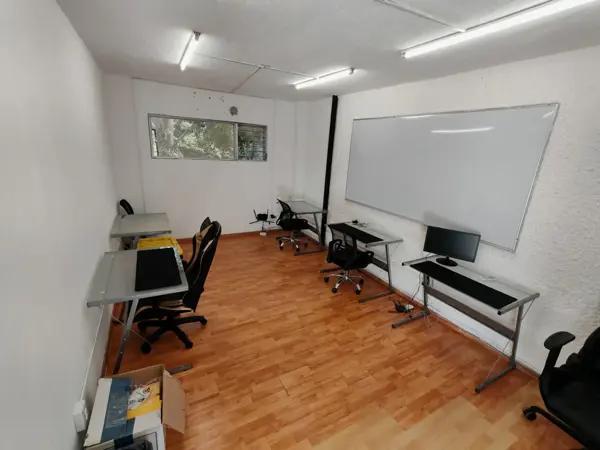 Oficina en Minerva con servicios incluidos