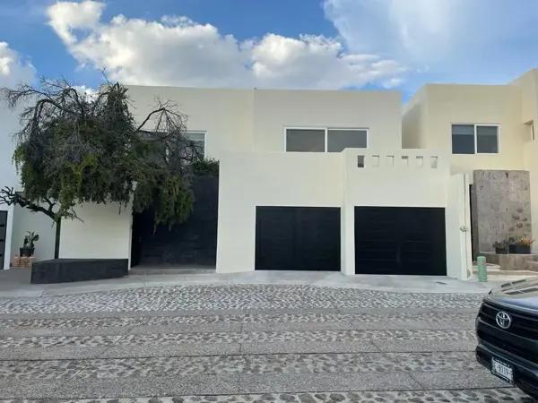CASA EN RENTA  AL NORTE DE AGUASCALIENTES  EN VALLE DE LAS MISIONES (AV)