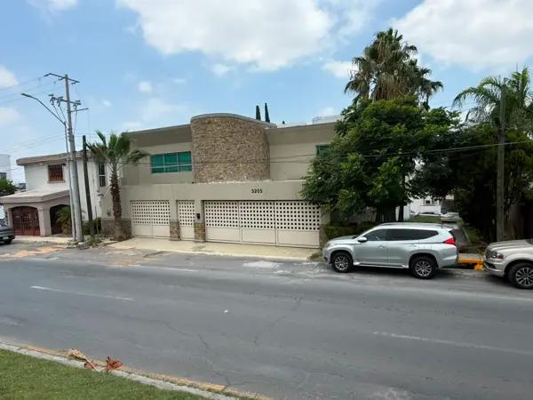 DEL PASEO RESIDENCIAL. CON ALBERCA Y ACABADOS DE LUJO DEL PASEO RESIDENCIAL. CON ALBERCA Y ACABADOS DE LUJO