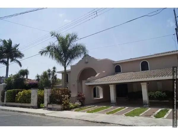 RESIDENCIA EN VENTA DENTRO DE MERIDA