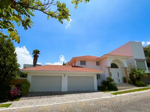 RESIDENCIA DE LUJO EN RENTA - LOMAS DE ANGELÓPOLIS 1. Jardín de 450m2