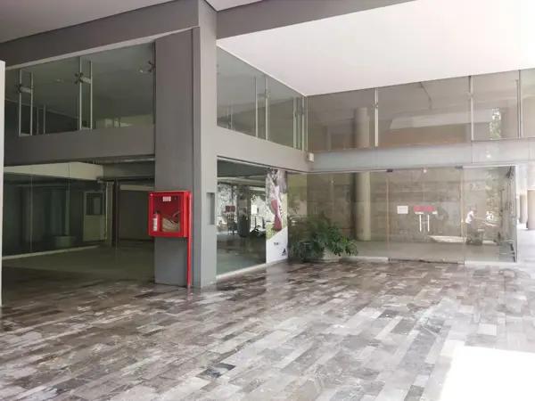 Interlomas, excelente local, amplio, a pie de calle