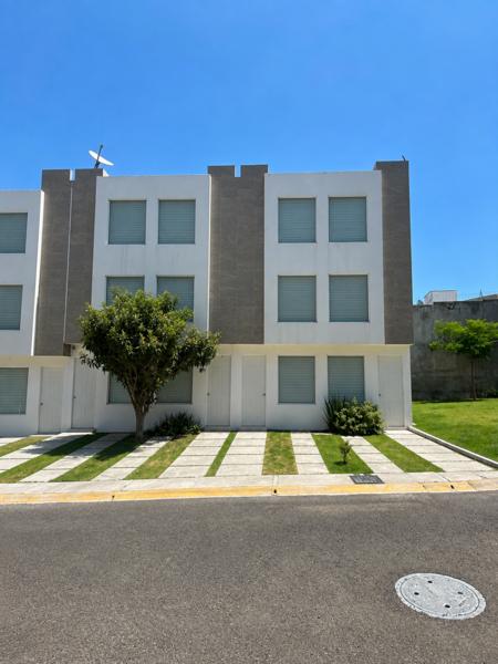 Casa en venta en Puebla Bosques de Chapultepec con 4 recámaras periférico
