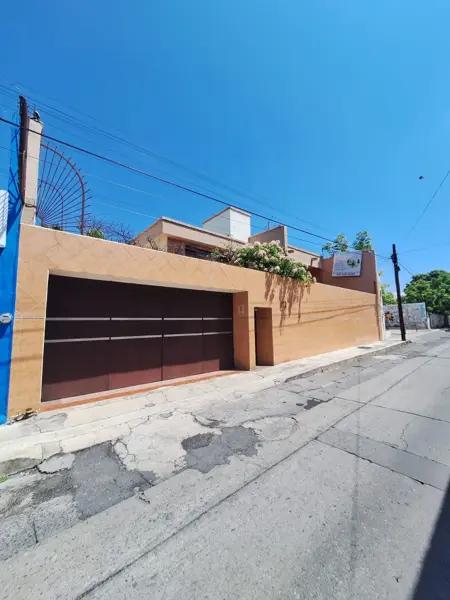 Casa en RENTA y/o VENTA en el Centro de Colima