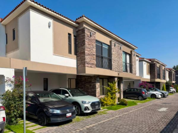 Casa en Venta en San Mateo Atenco: Propiedad en Fraccionamiento Cerrado
