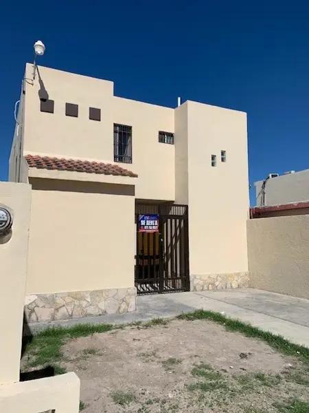 Casa amueblada 3 recamaras, 2 baños y medio...12,000.00 pesos mensuales