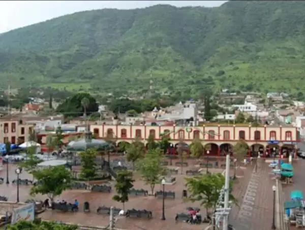 Casa de Tres Niveles en Lago de Chapala en Venta en Jalisco | KC0199