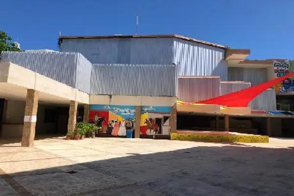Local en Blvd Kukulkán Frente Coco Bongo en Venta en Zona Hotelera, Cancún | KC0243