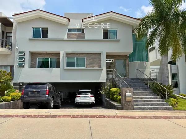 CASA EN VENTA FRENTE A PARQUE, ELMANANTIAL, TLAJOMULCO