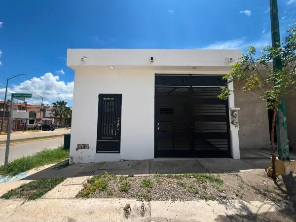 CASA SIN MUEBLES EN RENTA – HACIENDA DEL SEMINARIO