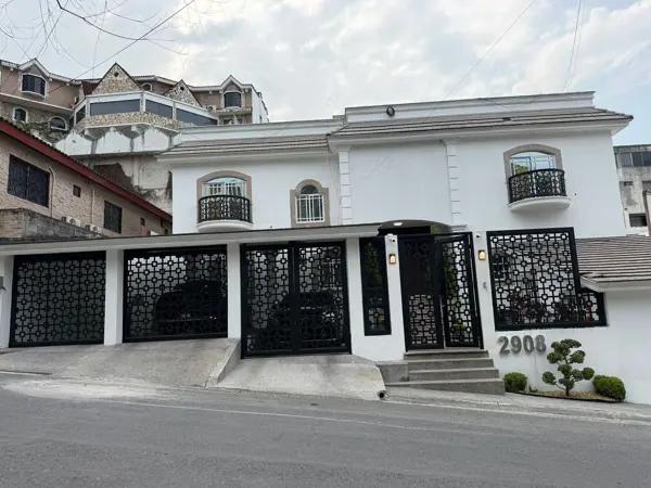 CASA EN VENTA CUMBRES 2o SECTOR