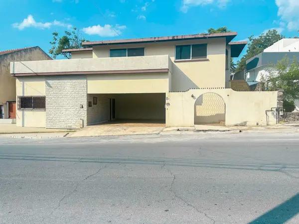 CASA EN VENTA EN COLINAS DE SAN JERONIMO