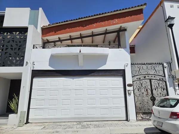 CASA EN RENTA | ZONA ANGELÓPOLIS