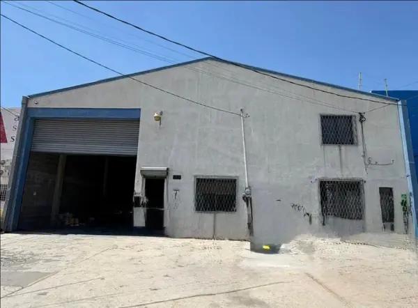 BODEGA INDUSTRIAL EN RENTA |  670 m²  SANTA CATARINA